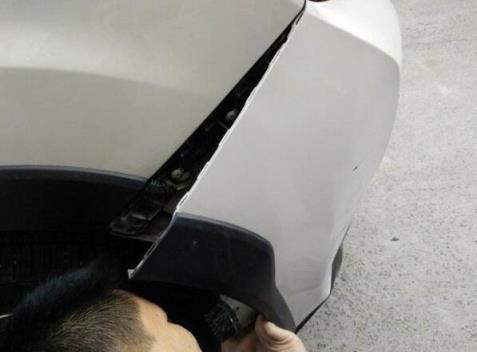汽车保险杠凹陷修复的方法，4种方法教你在家自己修复